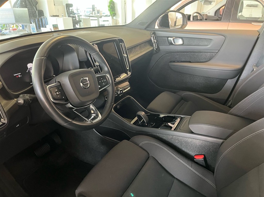 Volvo XC40 Recharge Extended Range Plus 252HK 5d Aut. - Image 3