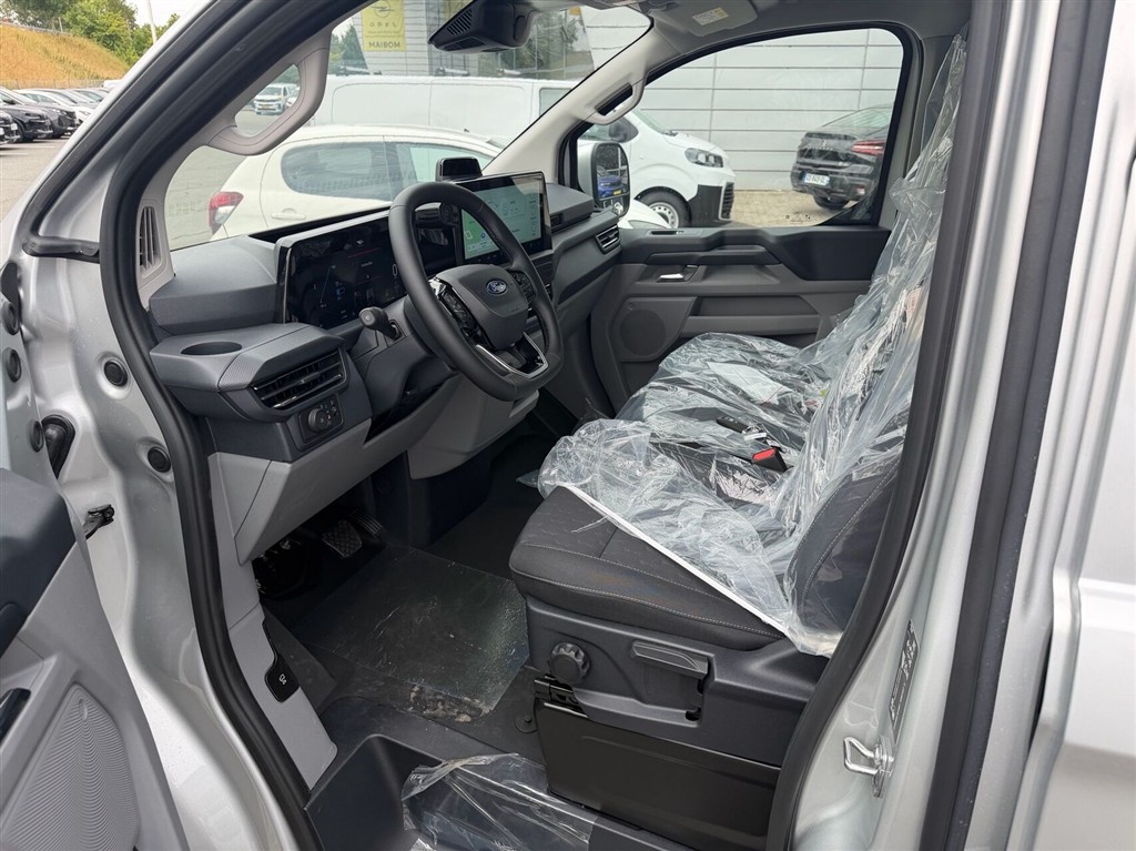 Ford E-Transit Custom 340 L2H1 EL Limited 218HK Van Aut. - Image 13