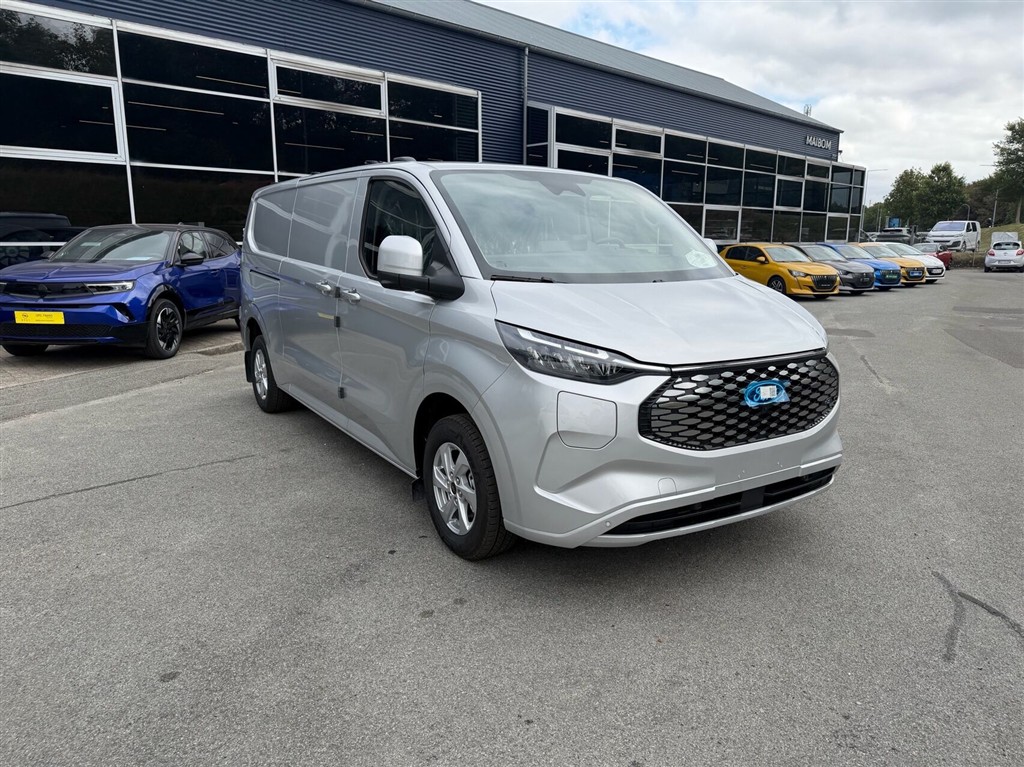 Ford E-Transit Custom 340 L2H1 EL Limited 218HK Van Aut. - Image 3