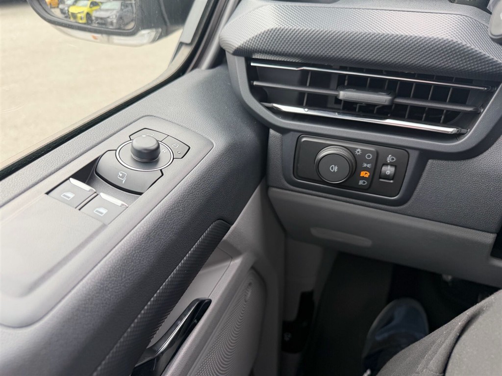 Ford E-Transit Custom 340 L2H1 EL Limited 218HK Van Aut. - Image 24