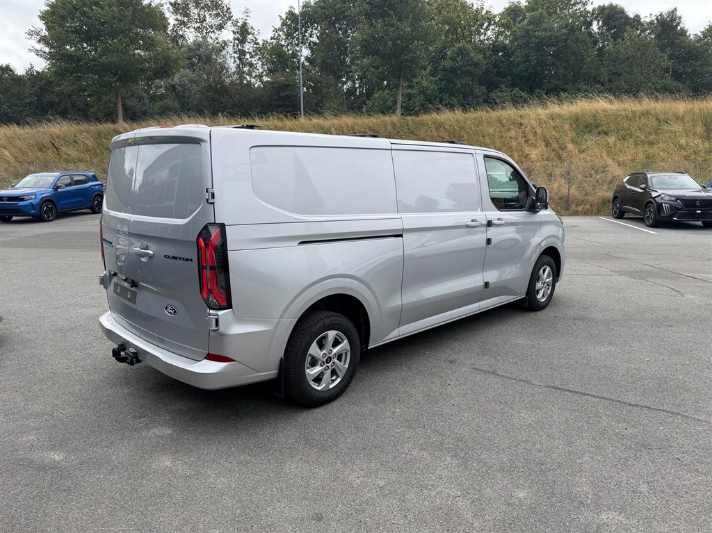 Ford E-Transit Custom 340 L2H1 EL Limited 218HK Van Aut. - Image 5