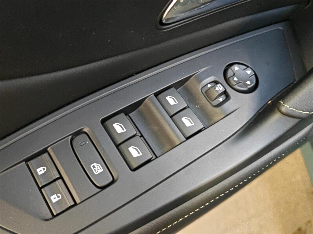 Peugeot e-308 SW EL GT 156HK Stc Aut. - Image 7