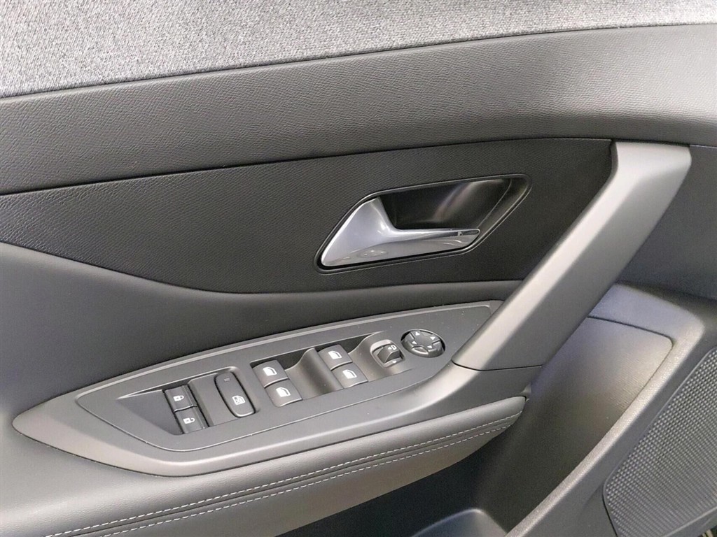 Peugeot e-308 SW EL Allure 156HK Stc Aut. - Image 7