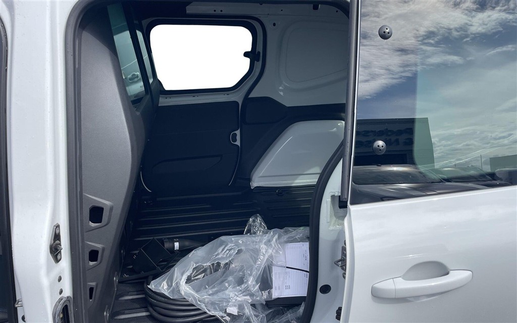 Nissan Townstar L1 EL N-Connecta 122HK Van Aut. - Image 10