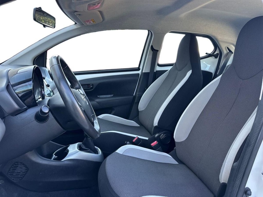 Toyota Aygo 1,0 VVT-I X-Play + Touch 68HK 5d - Image 10