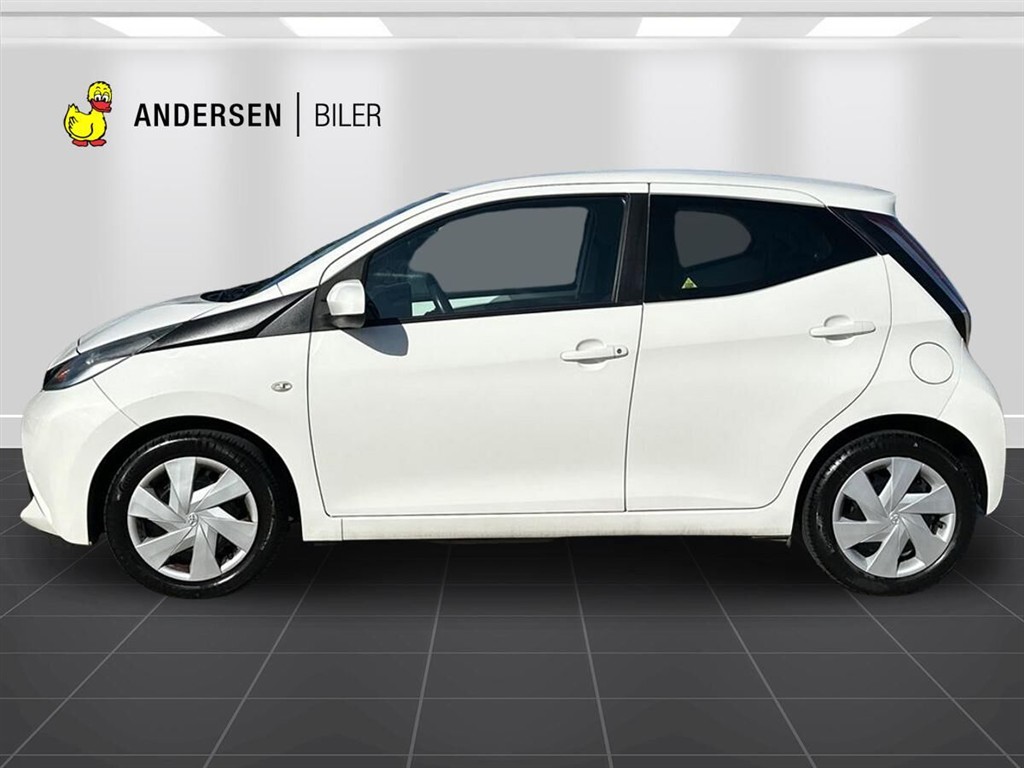 Toyota Aygo 1,0 VVT-I X-Play + Touch 68HK 5d - Image 2