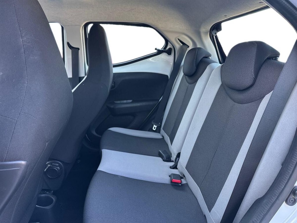 Toyota Aygo 1,0 VVT-I X-Play + Touch 68HK 5d - Image 11