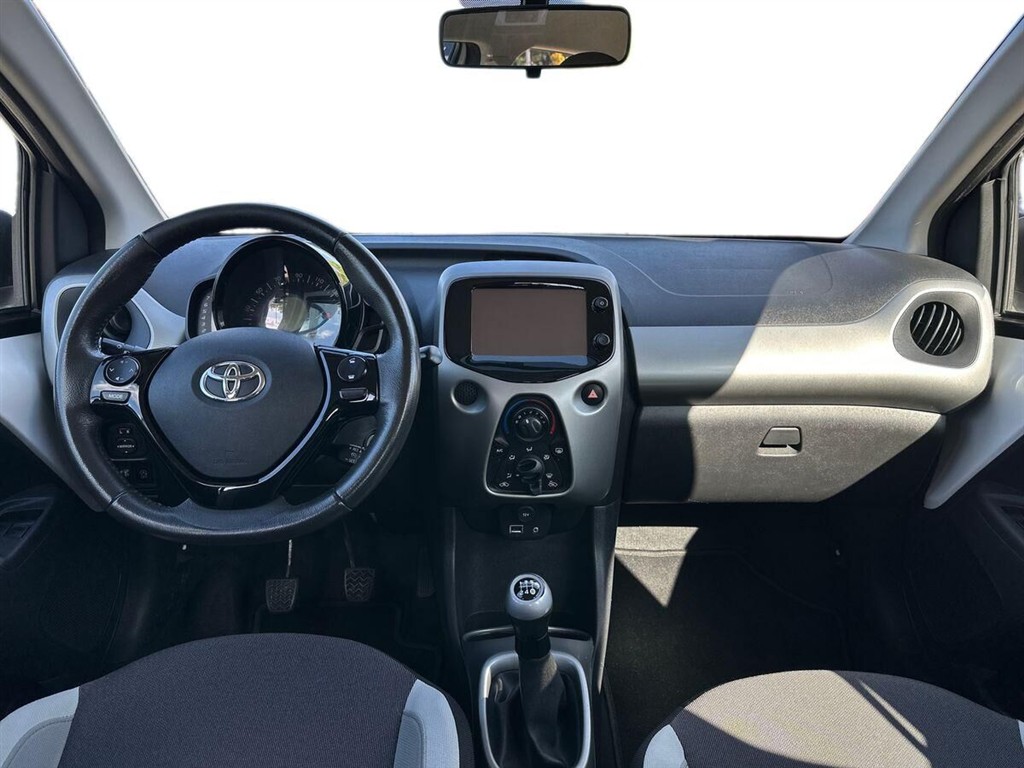 Toyota Aygo 1,0 VVT-I X-Play + Touch 68HK 5d - Image 12