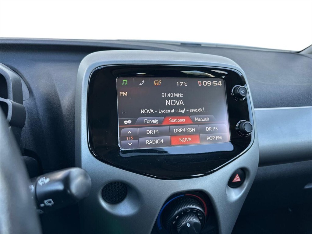 Toyota Aygo 1,0 VVT-I X-Play + Touch 68HK 5d - Image 14