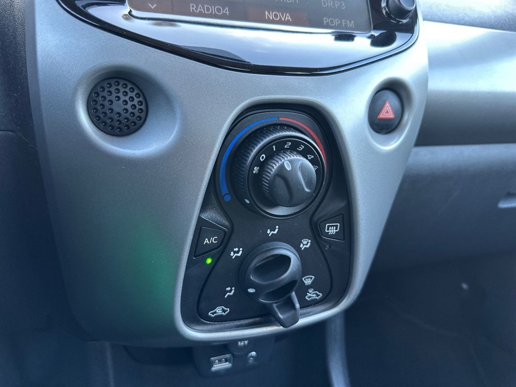 Toyota Aygo 1,0 VVT-I X-Play + Touch 68HK 5d - Image 15