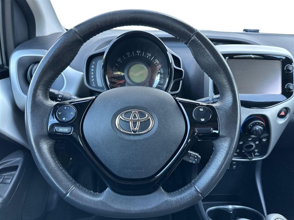 Toyota Aygo 1,0 VVT-I X-Play + Touch 68HK 5d - Image 17