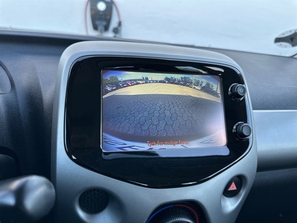 Toyota Aygo 1,0 VVT-I X-Play + Touch 68HK 5d - Image 18