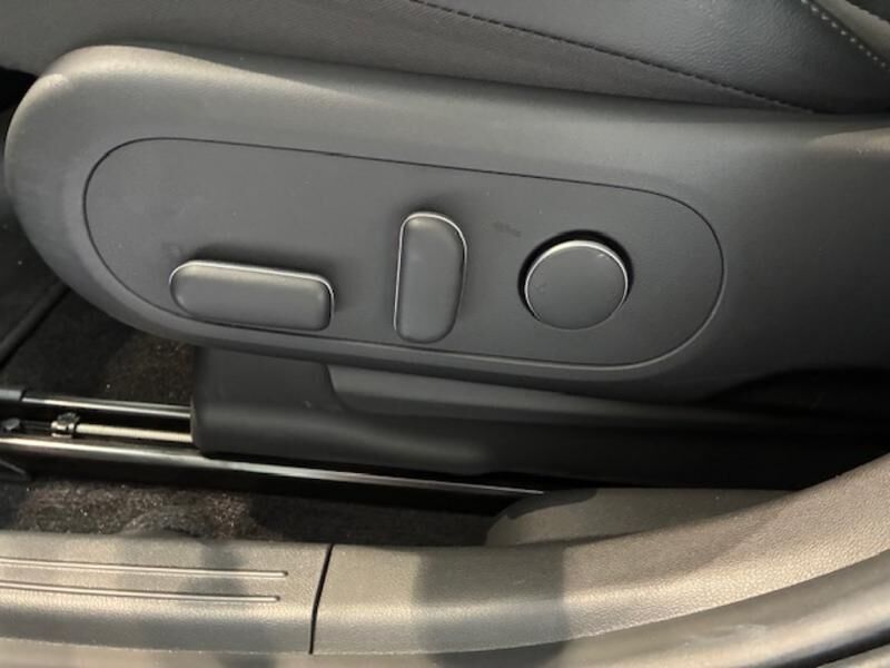 Hyundai Ioniq 5 Electric 84 kWh Core Plus 229HK 5d Aut. - Image 9