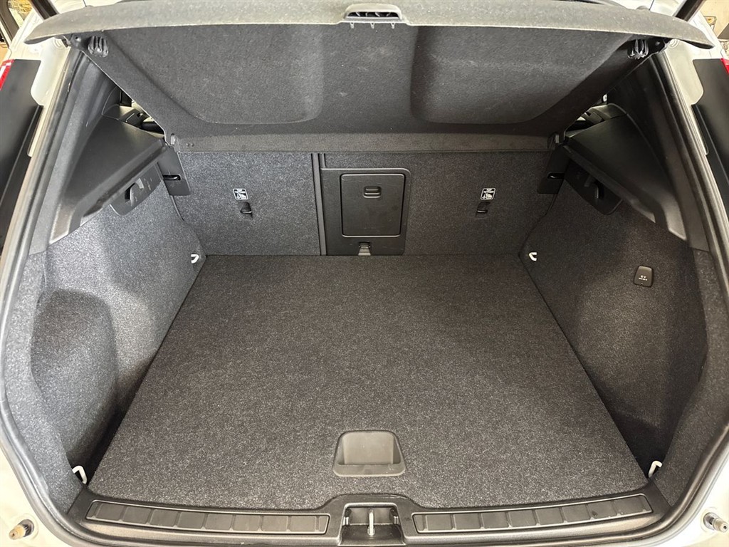 Volvo XC40 1,5 T4 Recharge Plugin-hybrid Inscription Expression 211HK 5d 7g Aut. - Image 13