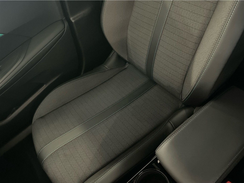 Peugeot e-2008 EL Allure Pack 136HK 5d Aut. - Image 16