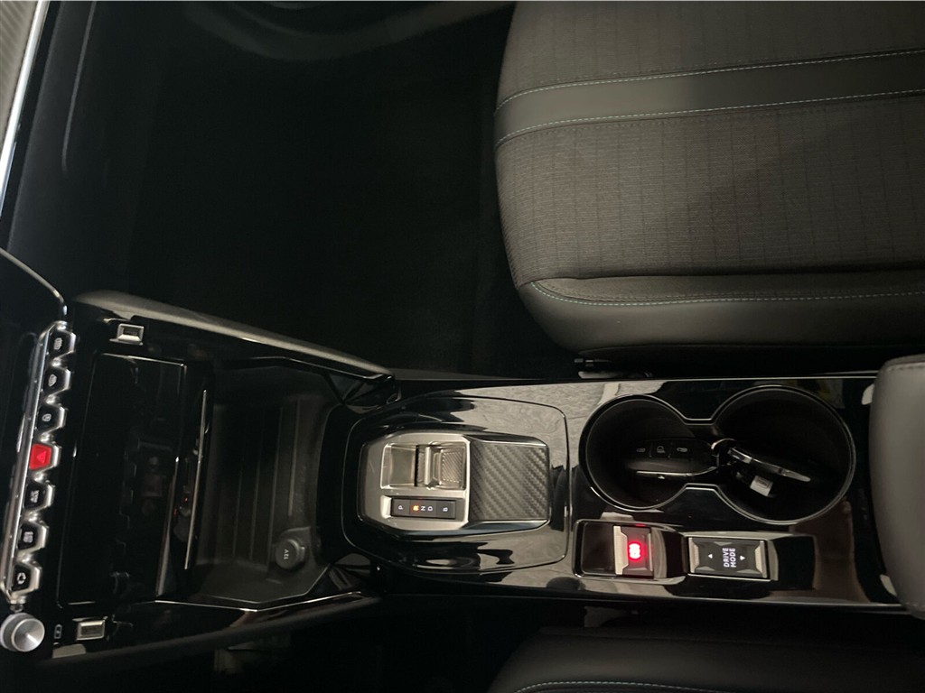 Peugeot e-2008 EL Allure Pack 136HK 5d Aut. - Image 17