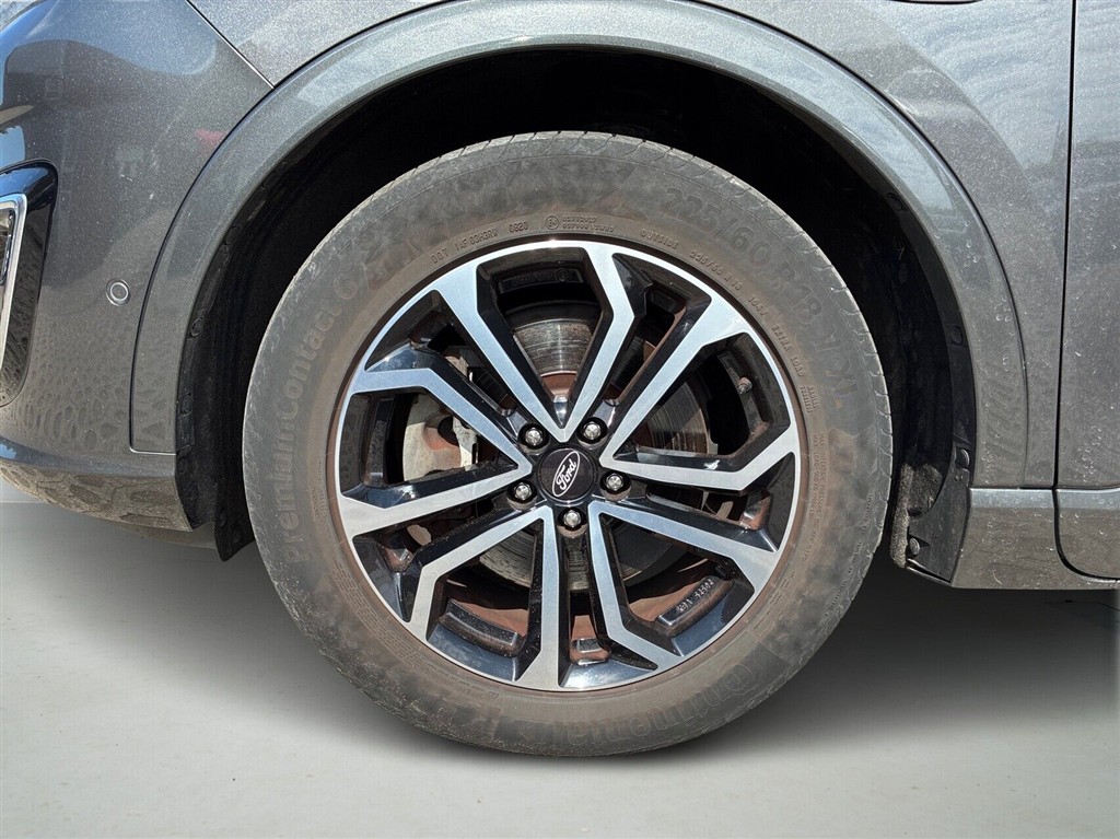 Ford Kuga 2,5 Plugin-hybrid Vignale CVT 225HK 5d Trinl. Gear - Image 9