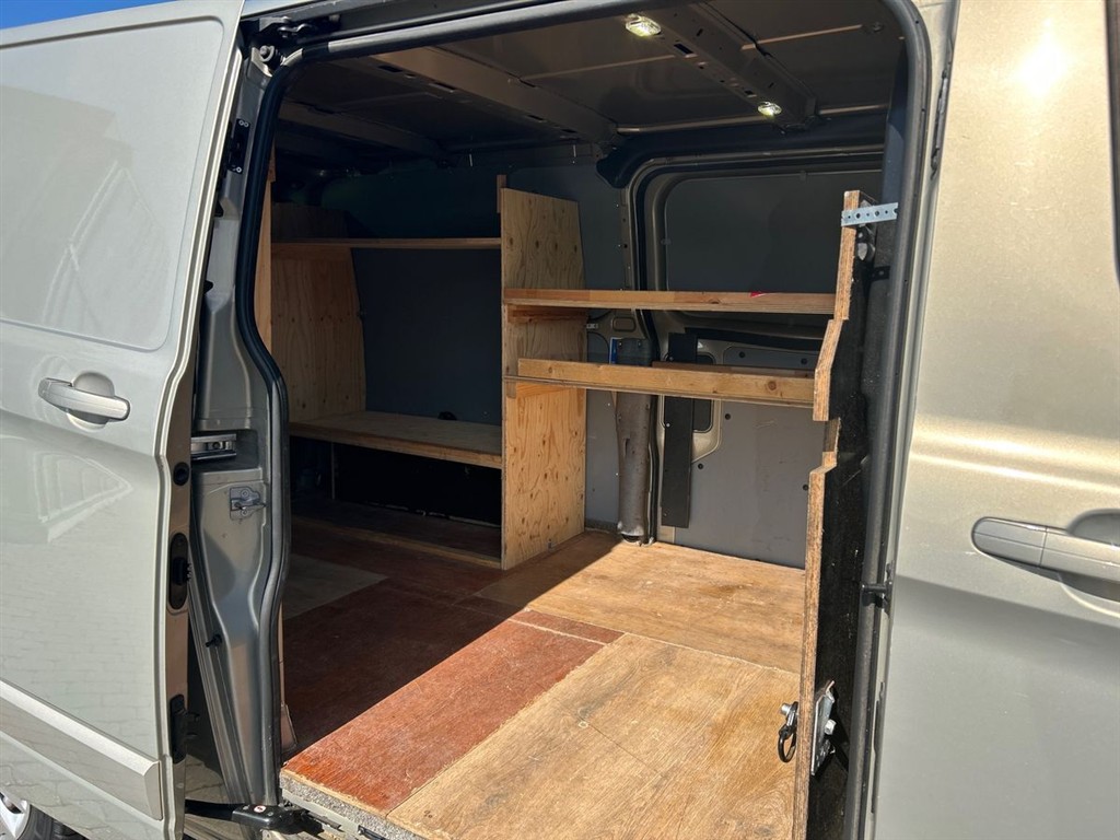 Ford Transit Custom 310 L2H1 2,0 TDCi Limited 170HK Van 6g Aut. - Image 10