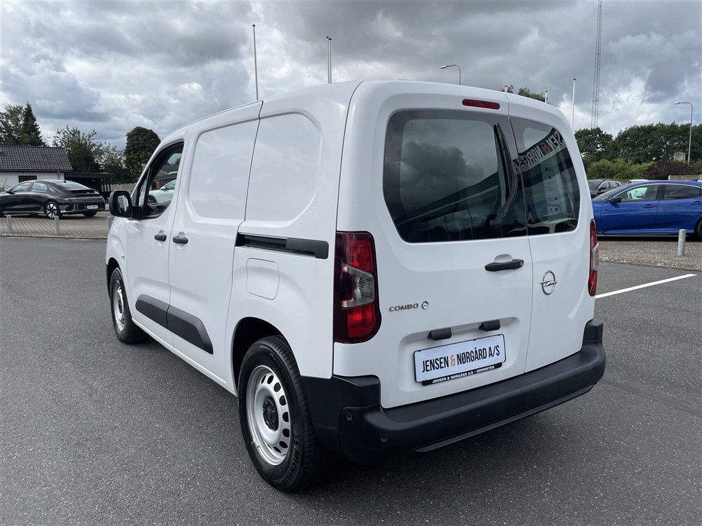 Opel Combo-e L1 EL 136HK Van Aut. - Image 3