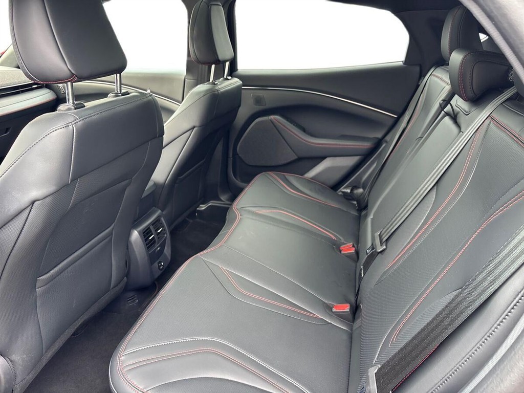 Ford Mustang Mach-E EL UR Premium AWD 351HK 5d Aut. - Image 11