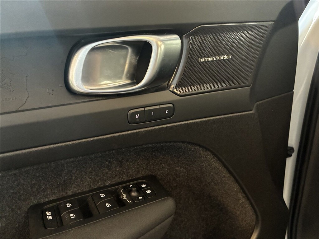 Volvo XC40 Recharge Twin Ultimate AWD 408HK 5d Aut. - Image 12
