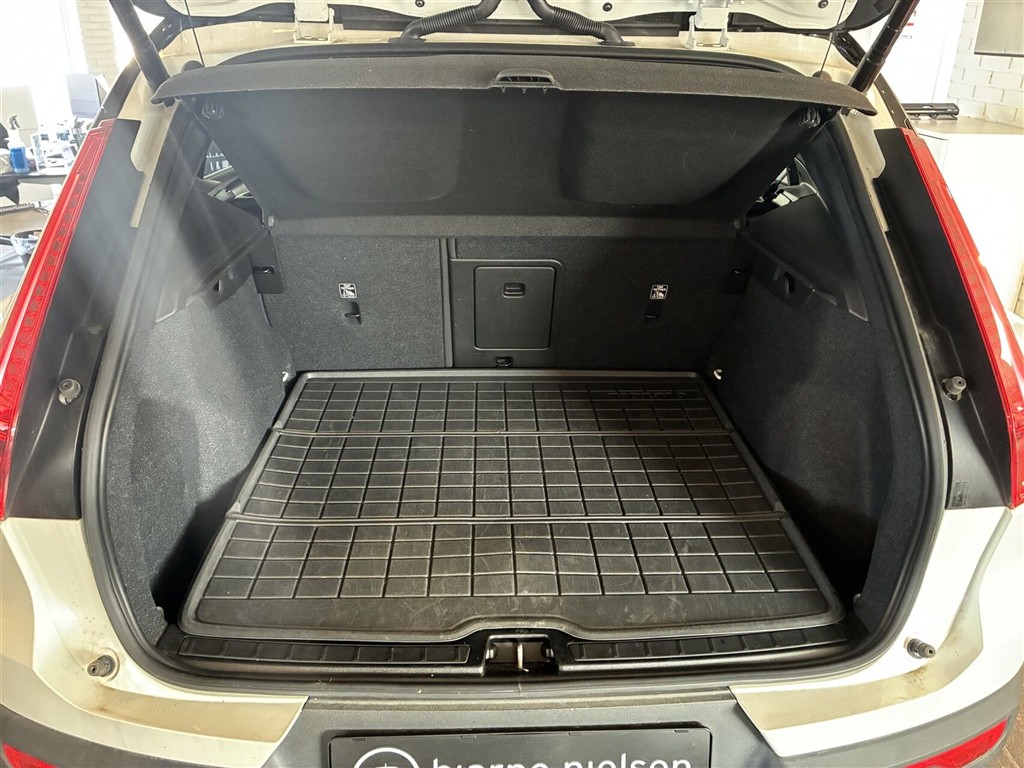 Volvo XC40 Recharge Twin Ultimate AWD 408HK 5d Aut. - Image 4