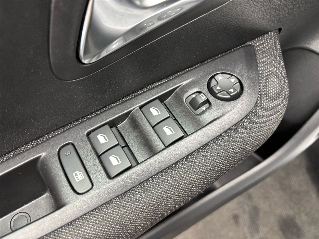 Peugeot e-208 EL Style 136HK 5d Aut. - Image 10