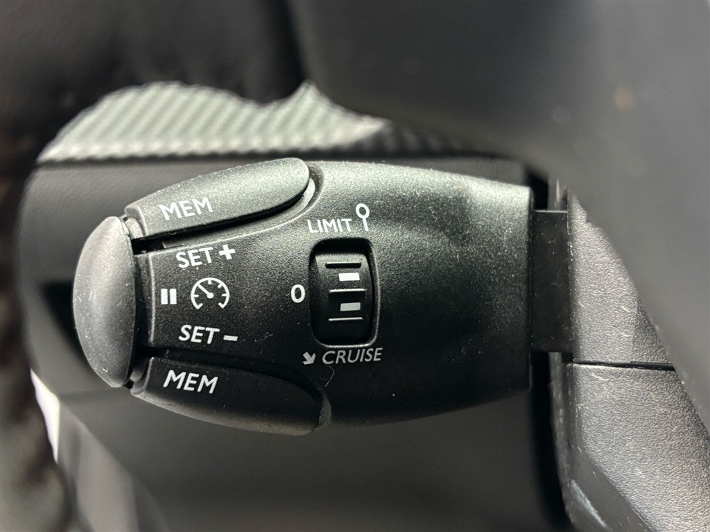 Peugeot e-208 EL Style 136HK 5d Aut. - Image 11