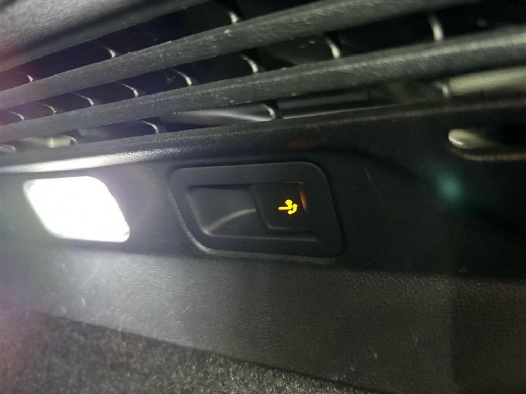 VW ID.4 EL Pro Performance 204HK 5d Aut. - Image 9
