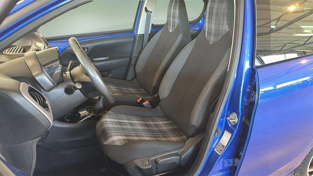 Peugeot 108 1,0 e-Vti Infinity 72HK 5d - Image 5