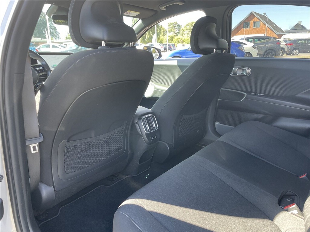 Hyundai Ioniq 6 Electric 77,4 kWh Advanced 229HK Aut. - Image 5