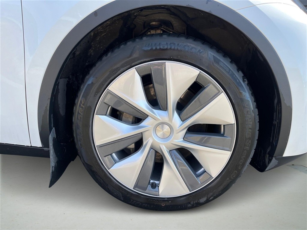 Tesla Model Y EL RWD 299HK 5d Aut. - Image 8