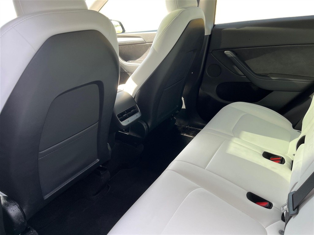 Tesla Model Y EL RWD 299HK 5d Aut. - Image 12