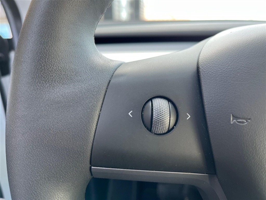 Tesla Model Y EL RWD 299HK 5d Aut. - Image 15