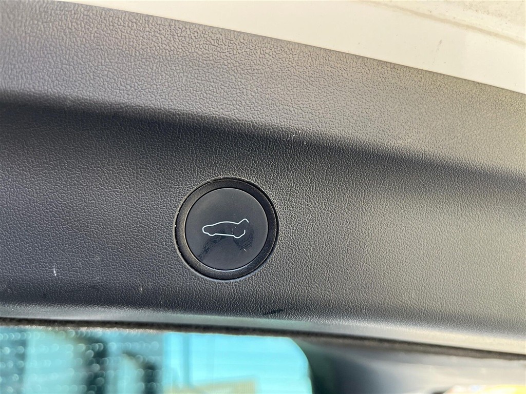 Tesla Model Y EL RWD 299HK 5d Aut. - Image 18