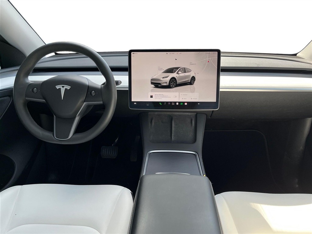 Tesla Model Y EL RWD 299HK 5d Aut. - Image 4