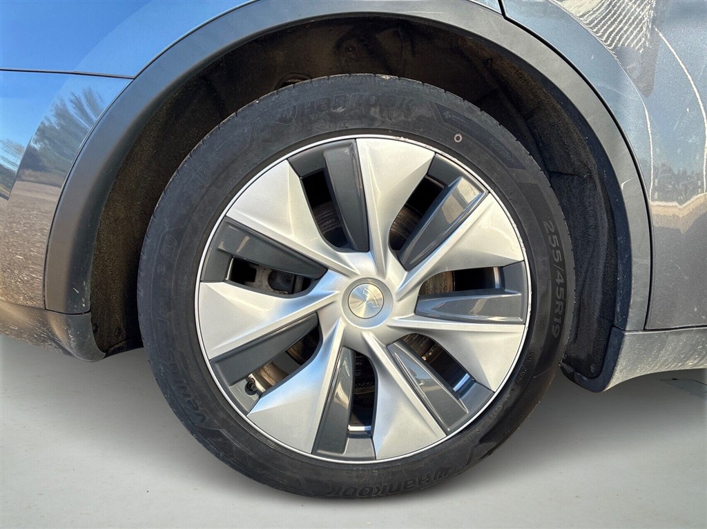 Tesla Model Y EL RWD 299HK 5d Aut. - Image 8