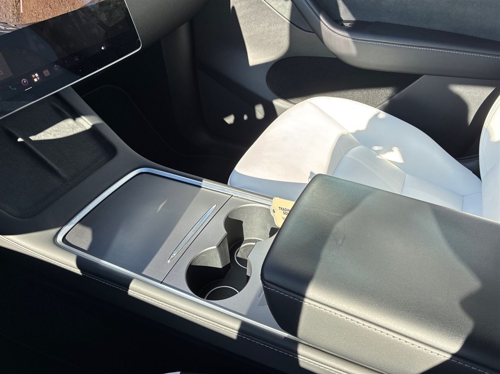 Tesla Model Y EL RWD 299HK 5d Aut. - Image 14