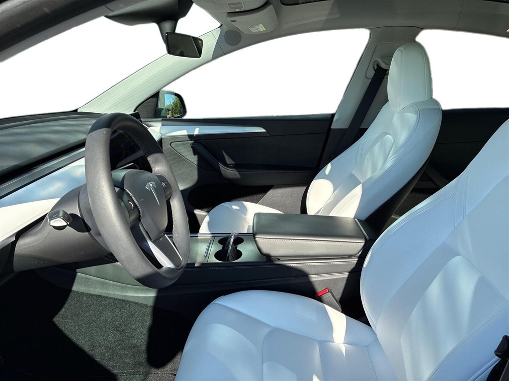 Tesla Model Y EL RWD 299HK 5d Aut. - Image 3