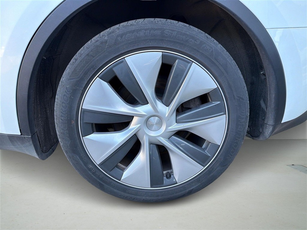 Tesla Model Y EL RWD 299HK 5d Aut. - Image 8