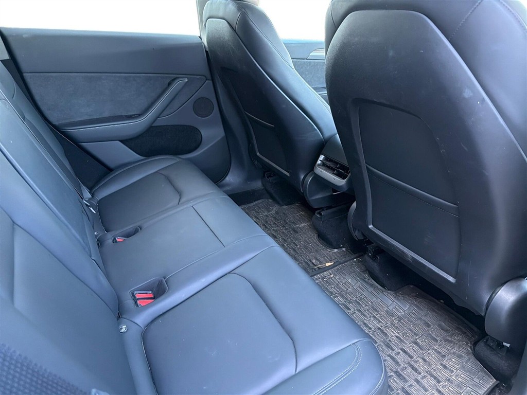 Tesla Model Y EL RWD 299HK 5d Aut. - Image 12