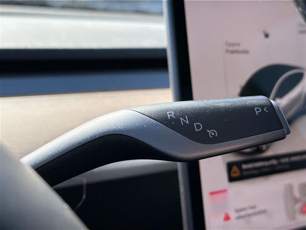 Tesla Model Y EL RWD 299HK 5d Aut. - Image 15