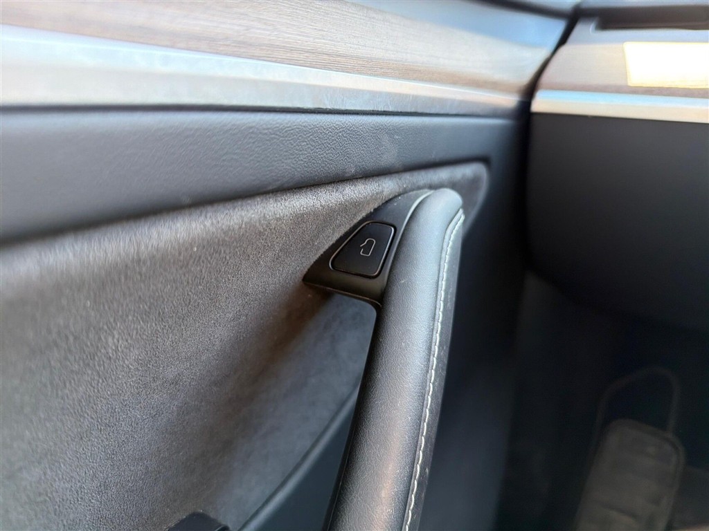Tesla Model Y EL RWD 299HK 5d Aut. - Image 19