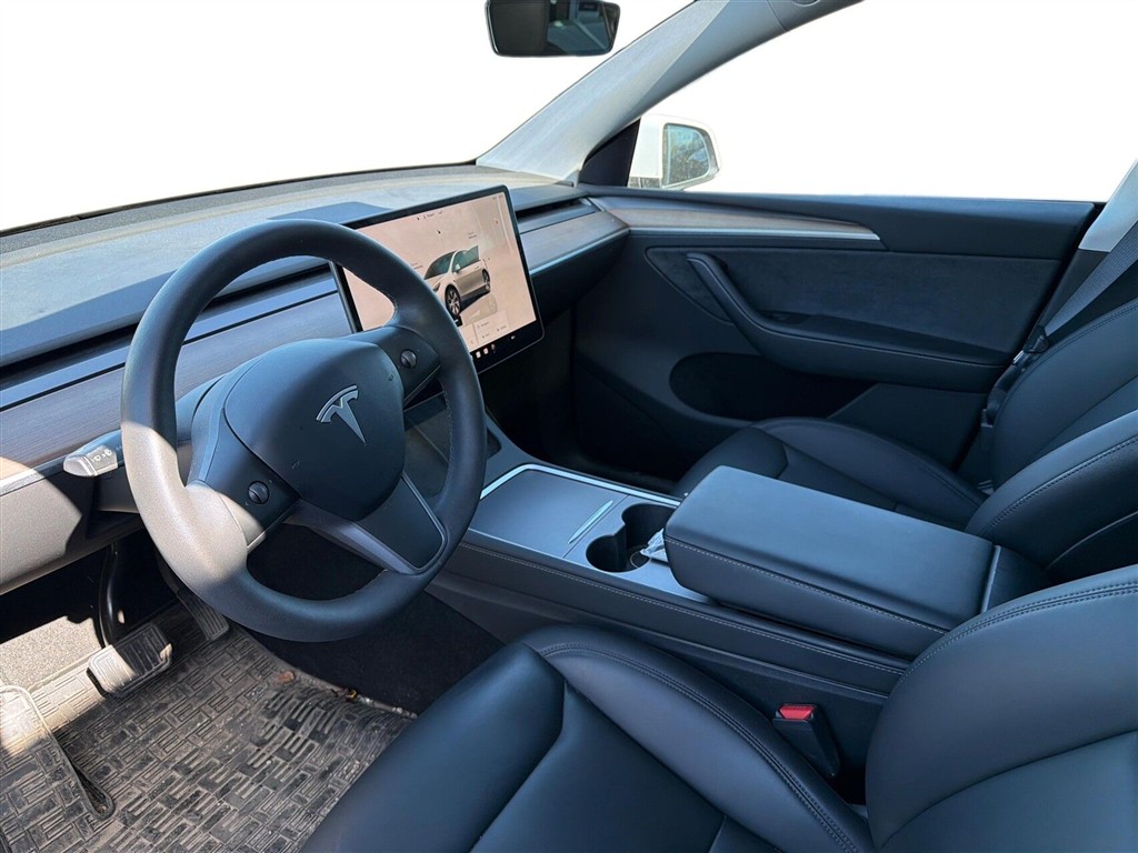 Tesla Model Y EL RWD 299HK 5d Aut. - Image 3
