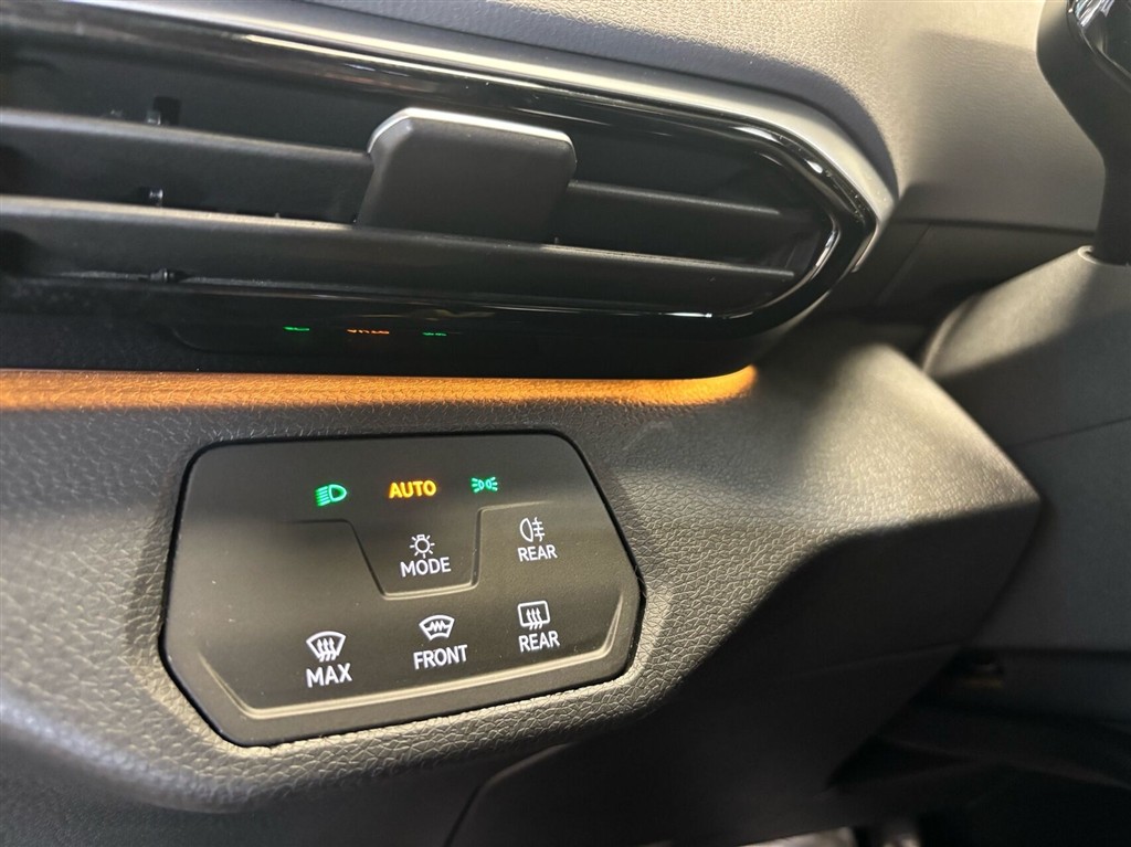 VW ID.4 EL Pro Performance 204HK 5d Aut. - Image 8