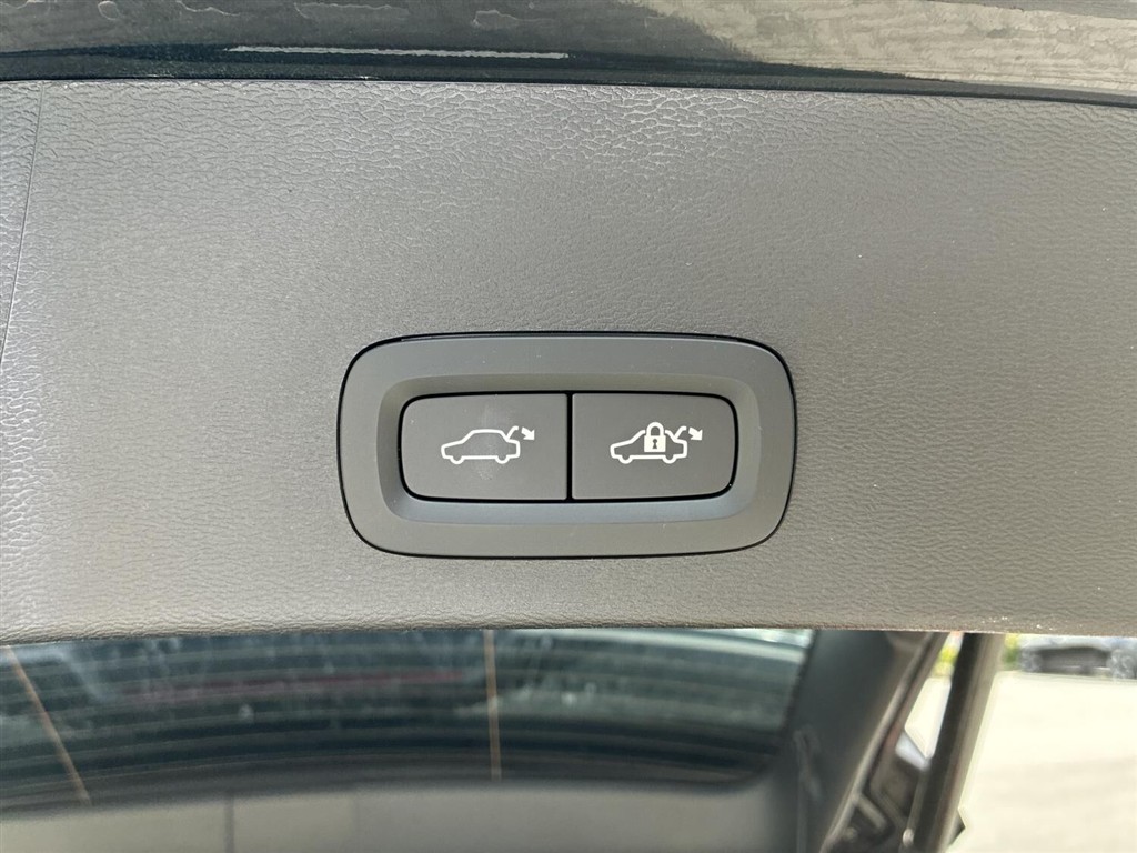 Volvo XC40 Recharge Extended Range Plus 252HK 5d Aut. - Image 15