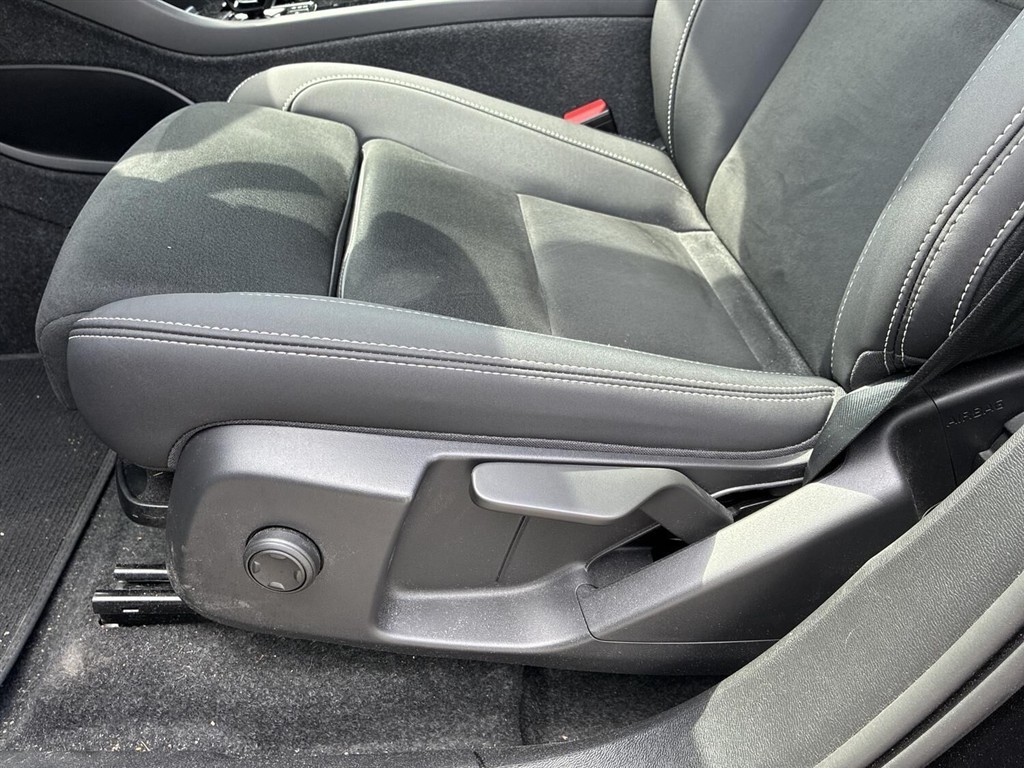 Volvo XC40 Recharge Extended Range Plus 252HK 5d Aut. - Image 16