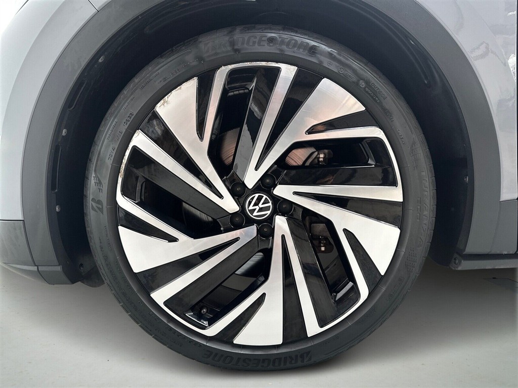 VW ID.4 EL Pro Performance 204HK 5d Aut. - Image 8
