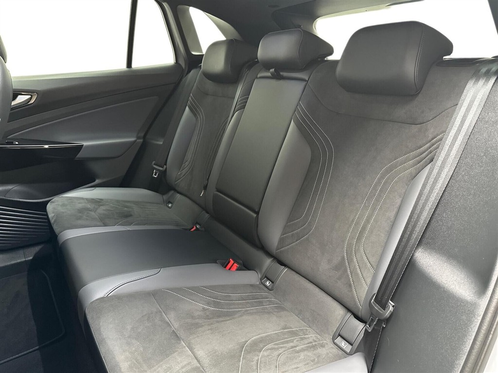 VW ID.4 EL Pro Performance 204HK 5d Aut. - Image 12