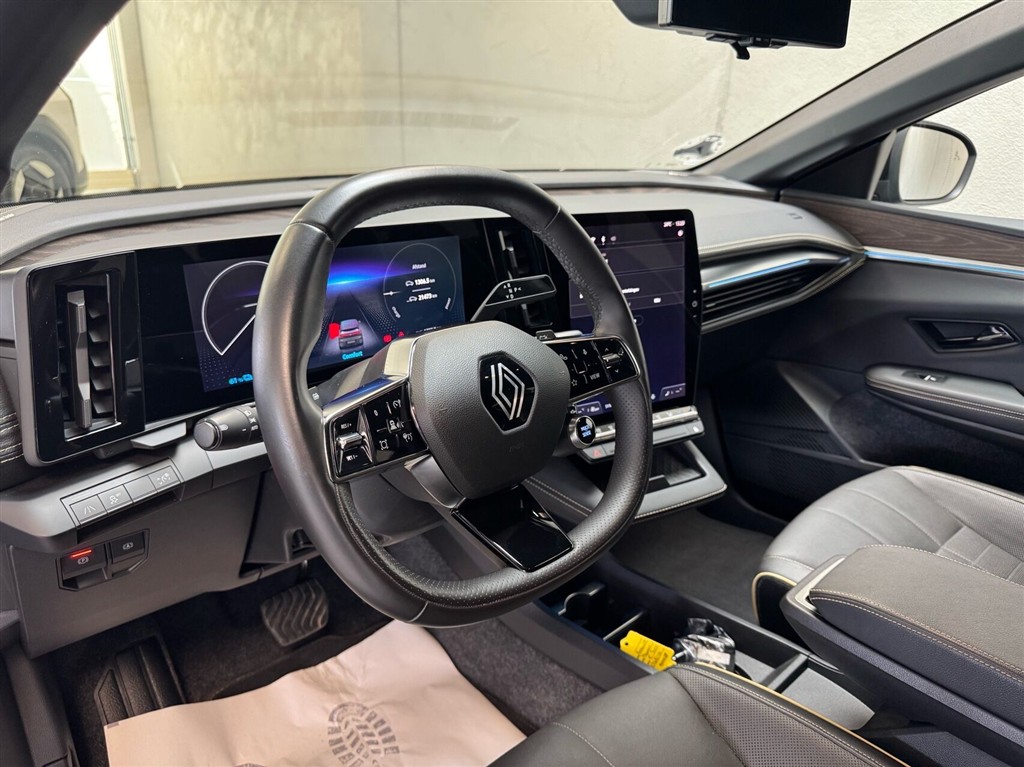 Renault Mégane E-TECH Iconic 220HK 5d Aut. - Image 18